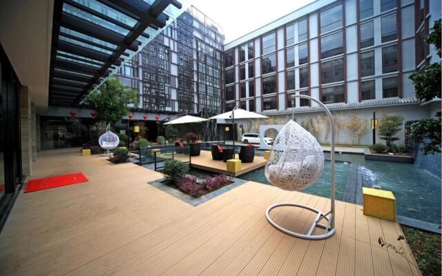 Dongfang Xuanyi Holiday Hotel