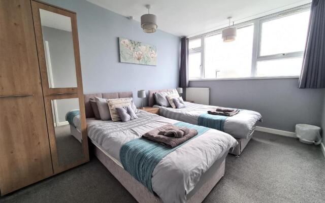 3 Bedroom Apartment Coventry - Hosted by Coventry Accommodation