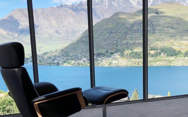 Luxury Lakeside Home - Remarkable View