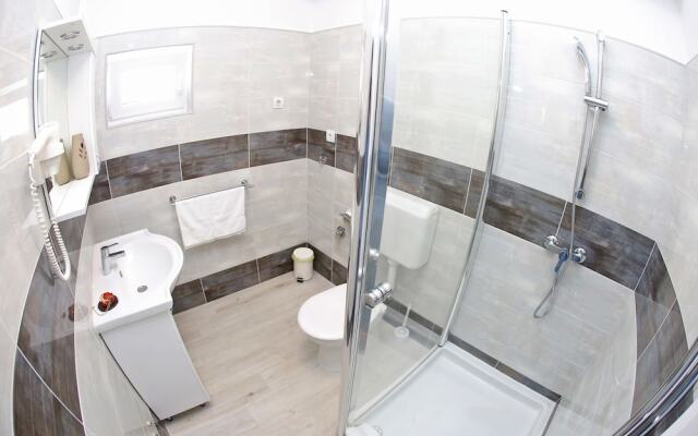 Deluxe Mkc Apartments