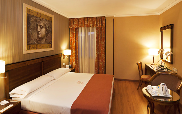 Becquer Hotel, Historic City Center