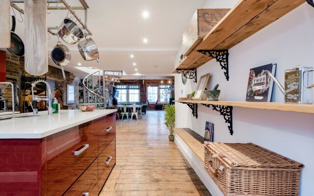 Loft Apartment With Roof Terrace in the Heart of Shoreditch