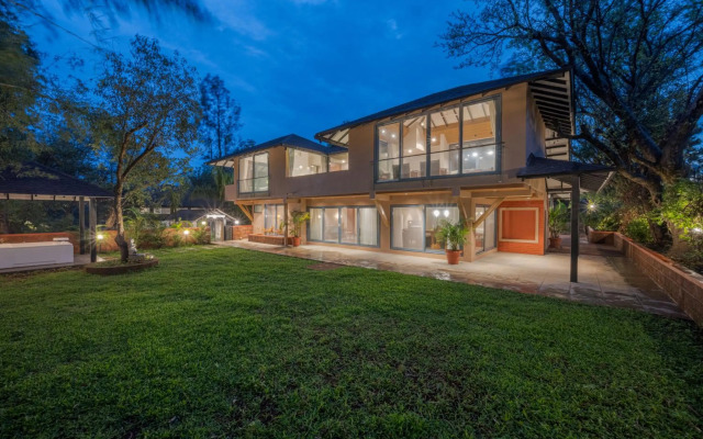 SaffronStays Red Brick House, Panchgani - rustic villa with huge lawn and terrace