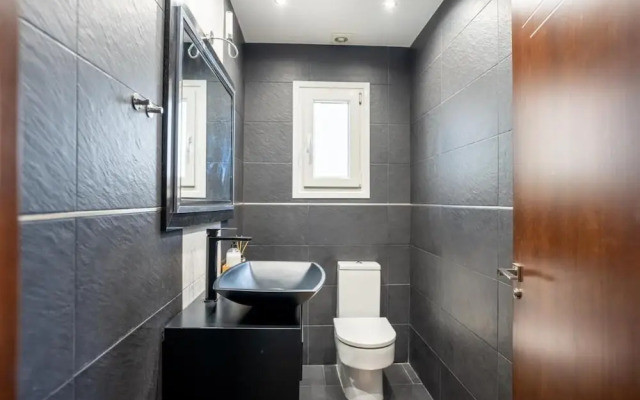 Spacious 3BR Villa with pool and views