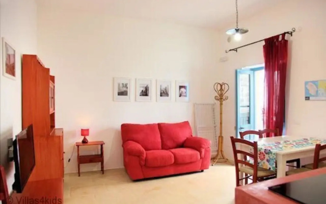 The Courtyard - Rosa