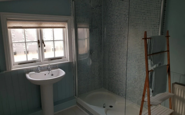 Muggles End, Falmouth, a Short Walk From the Beach