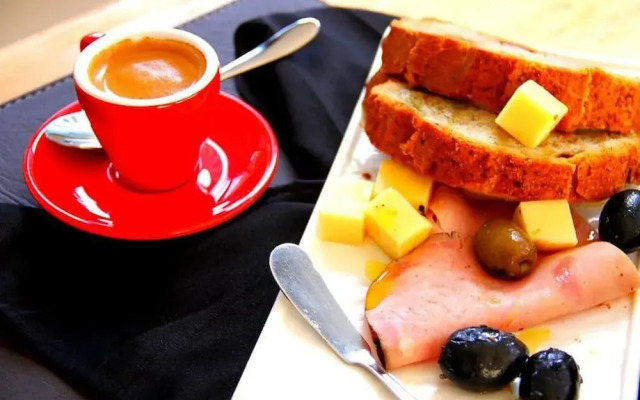 Travel International Hostal - Cafe