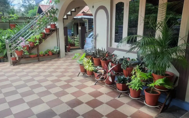 Srinikethana Home Stay with Swimming Pool
