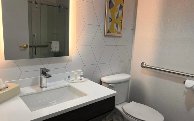 Comfort Suites Louisville Airport