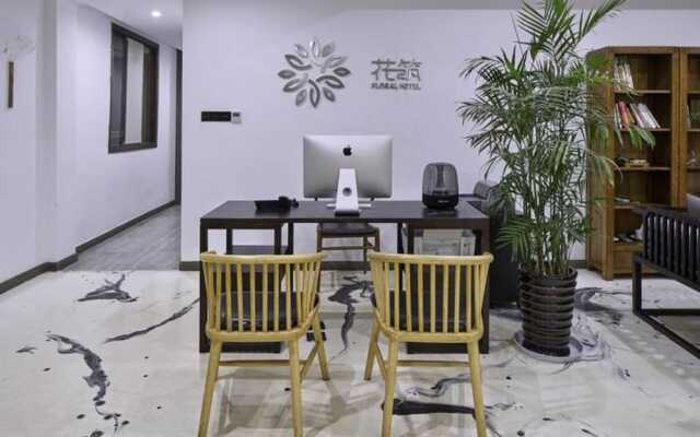 Floral Hotel Deqing Qinzizaiju