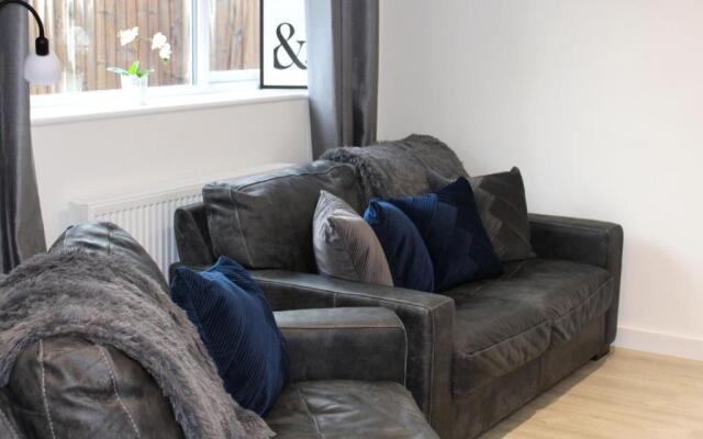 Low Cost, 4 Bed with Parking & Large Garden 08