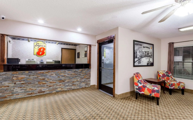 Super 8 by Wyndham Harrisburg