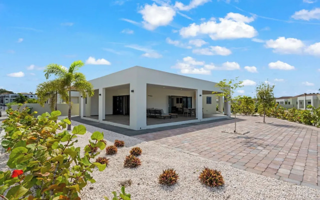 Villa Amber with pool at mambo beach