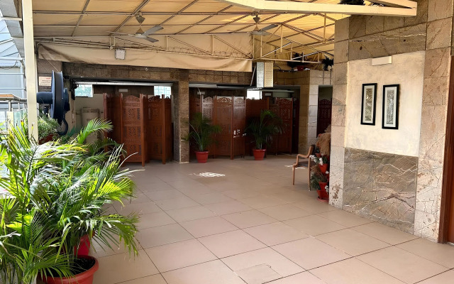 Hotel Apna Avenue