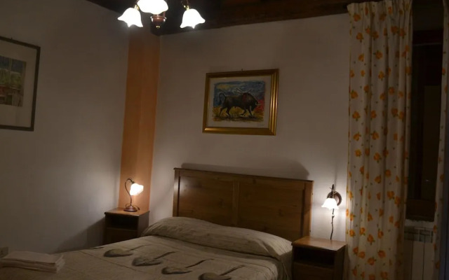 Lovely Farmhouse in Monticiano With Garden