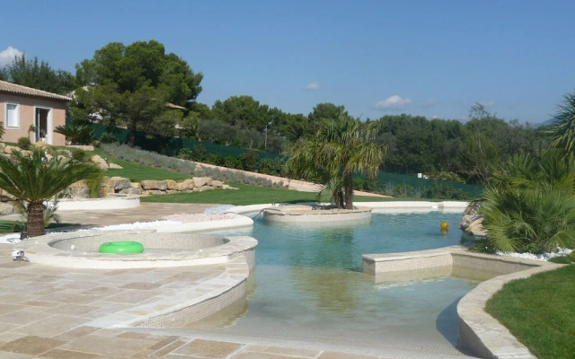 HAVRE DE PAIX" 5 étoiles Prestige jacuzzi, hammam, sauna, PISCINE chauffée Mougins Cannes Grasse