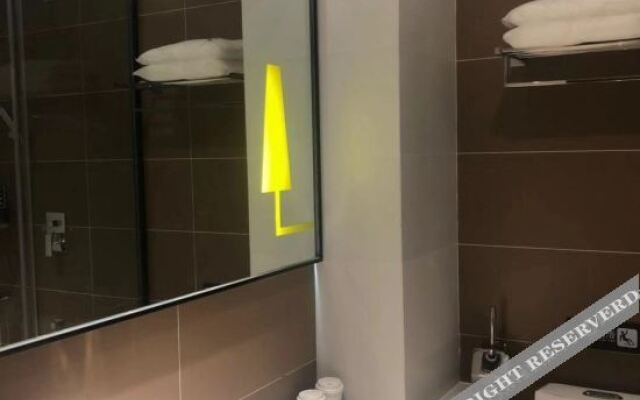 IU Hotel (Beijing yuanboyuan dujiakan Lugou Bridge store)