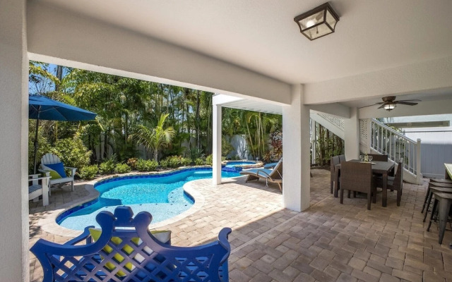 Splash Of Lime 3 Bedroom Home by RedAwning