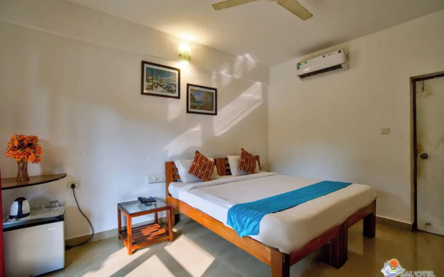 Salotel- near Mae De Deus Church