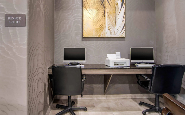 Comfort Inn & Suites