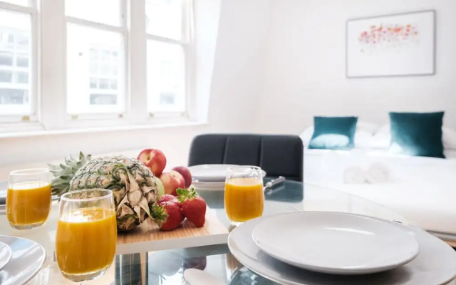 Holborn Penthouse Apartment with Terrace