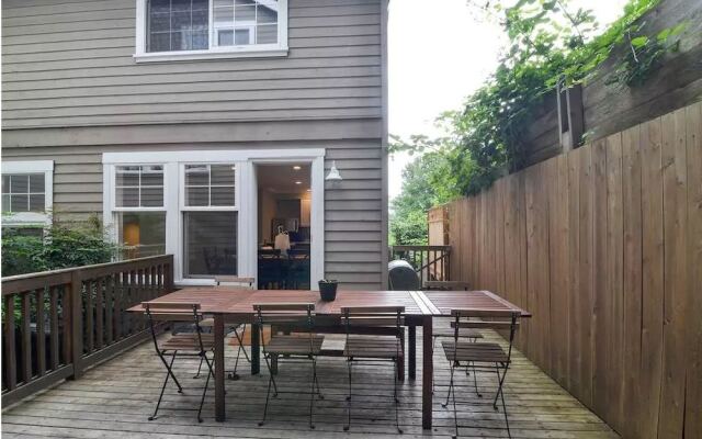 Seattle Vacation Home: The Gallery