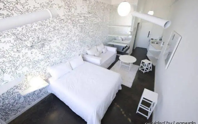 12 Decades Art Hotel