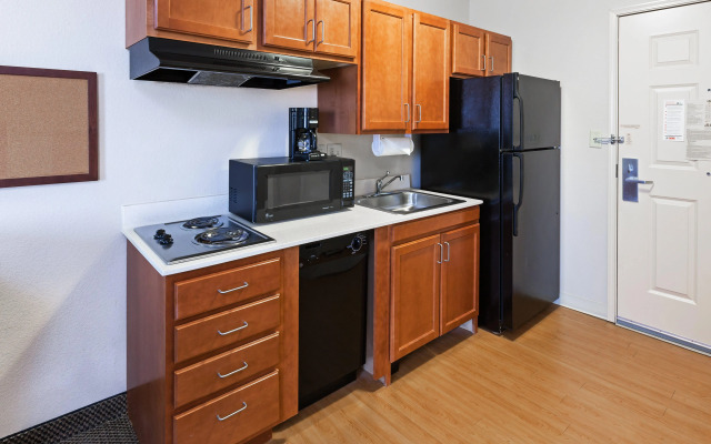 Candlewood Suites Owasso by IHG