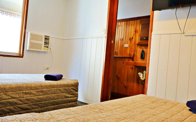 Brisbane Manor Hotel – Guest Rooms – Brisbane