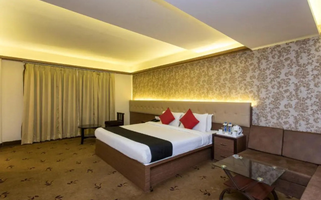 Solaris Hotel and Club