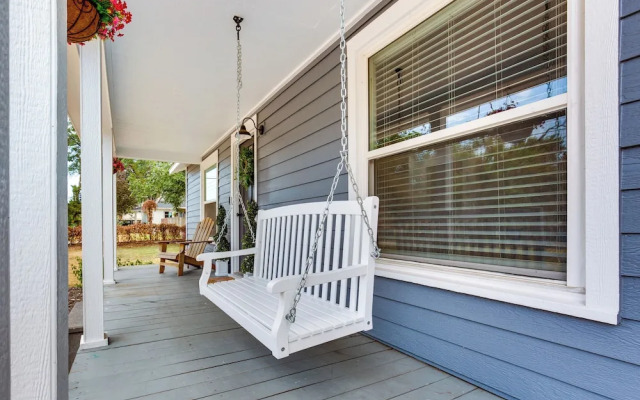 Lindale Vacation Rental w/ Deck & Grill!
