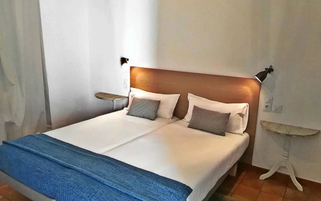 Frenteabastos Hostel & Suites