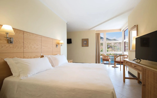 Baia Madeira Hotel