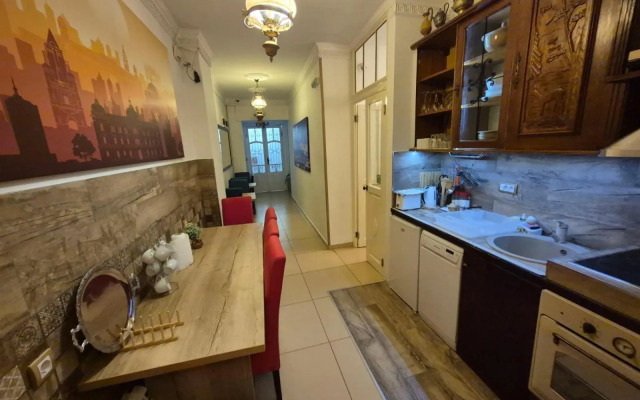 Authentic Belgrade Centre Hostel - Renovated Dec 2022