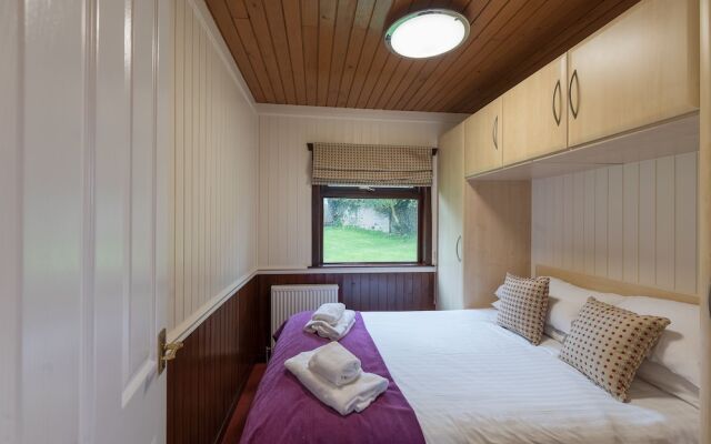 Conifer Lodge 25 With Hot Tub, Newton Stewart