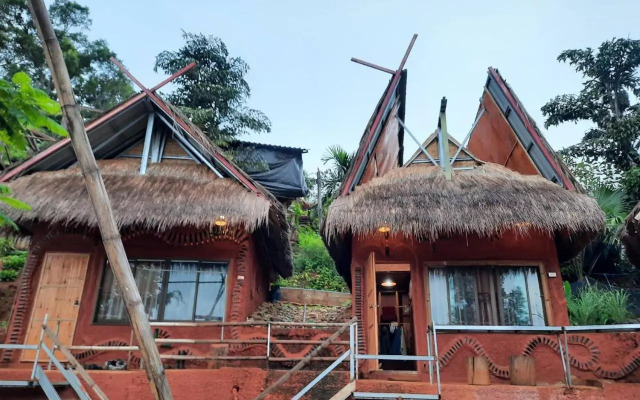 Akha Mud House Mae Salong