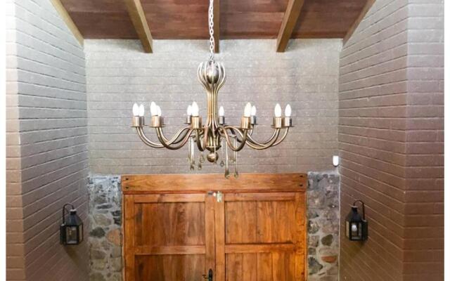 Beautiful Cabin Downtown Tapalpa Oven Mud Barbecue Grill 4 Room 12 ppl TV Wifi