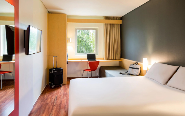 ibis Monterrey Valle