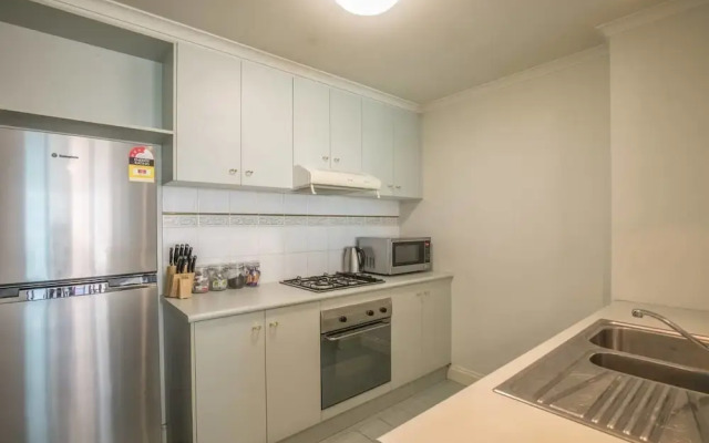 3 Bedrooms 2 Car Parks Carlton Garden Opposite