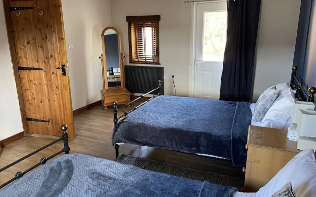 2-bed 18th Century Barn - Sleeps 6 - Pet Friendly