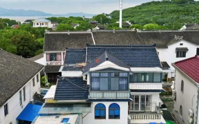 Luxiang Ancient Village Farmhouse