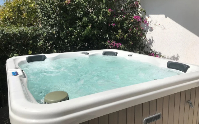 Elisa Seaside Luxury Suite Private hot Tub, Beach
