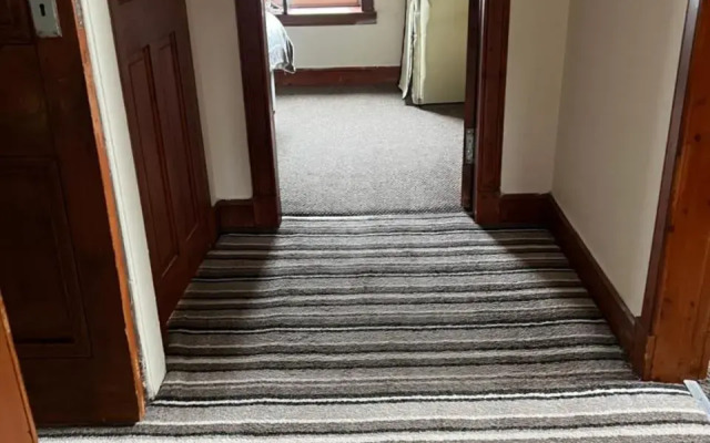4 bed bungalow near Airport