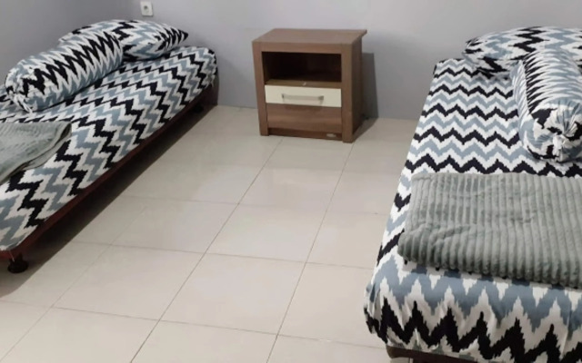 Nabila Syar i Guesthouse by ZUZU