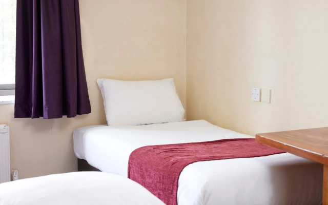 Premier Inn Northampton West (Harpole)
