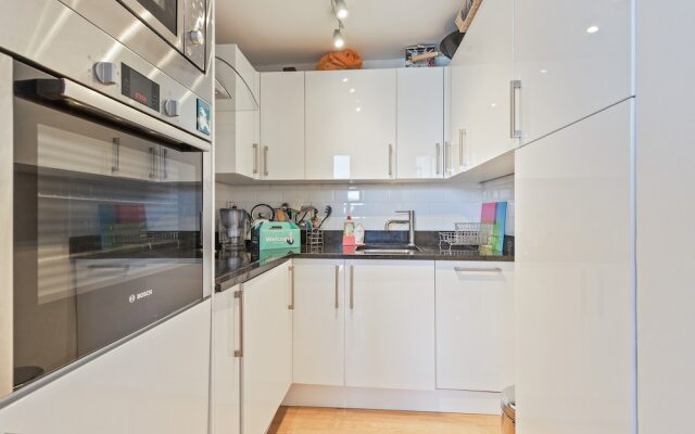 2 Bedroom Apartment in Kensington