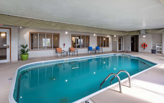 Comfort Inn & Suites Greenville I-70