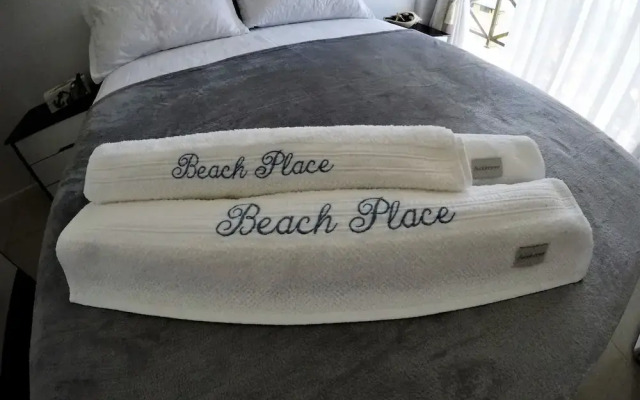 Duplex with Hot Tub near Beach by DM Apartments.