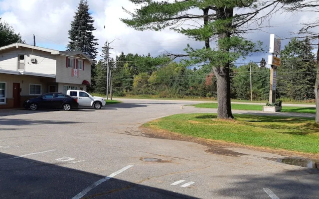 Pine Grove Motel