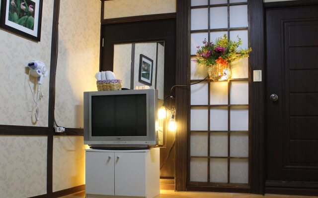 Paldogangsan Guesthouse